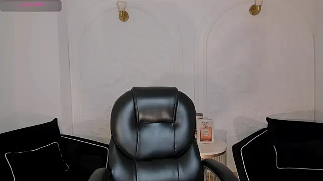NatalieLewis online show from 06-19-26, 11:58