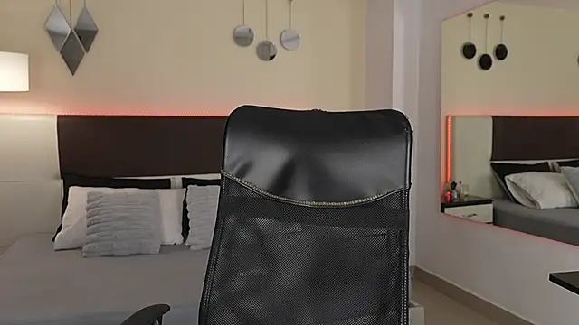 Snapshot of DanteeStone chatting on 10-02-25, 08:27 DanteeStone online show from 10-02-25, 08:27