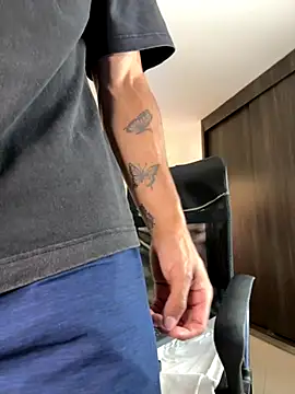 Snapshot of DanteeStone chatting on 10-04-25, 03:43 DanteeStone online show from 10-04-25, 03:43