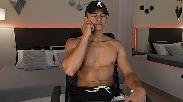 Snapshot of DanteeStone chatting on 10-10-25, 08:19 DanteeStone online show from 10-10-25, 08:19