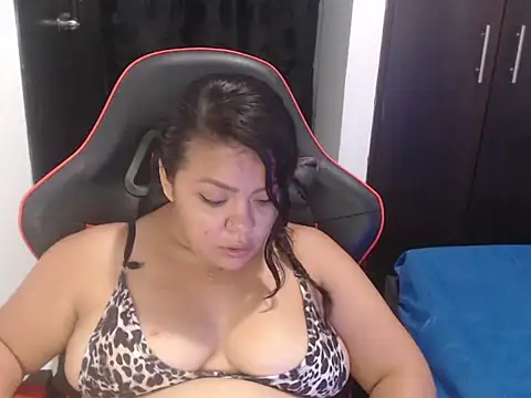 Snapshot of emily_sexxx chatting on 10-13-25, 03:50 emily sexxx online show from 10-13-25, 03:50