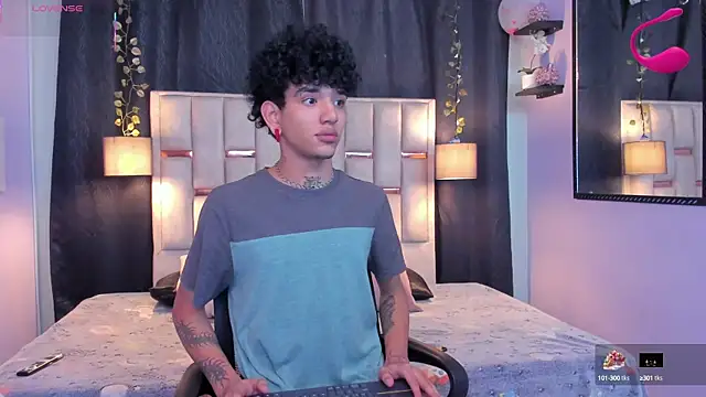 Snapshot of todoroki_g chatting on 10-16-25, 12:06 todoroki g online show from 10-16-25, 12:06