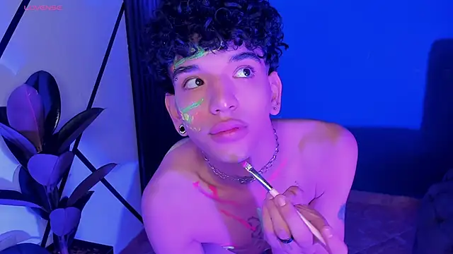 Snapshot of todoroki_g chatting on 10-29-25, 01:13 todoroki g online show from 10-29-25, 01:13