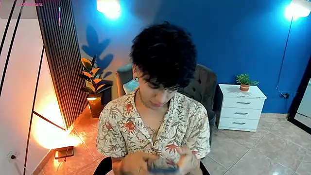 Snapshot of todoroki_g chatting on 11-12-25, 11:43 todoroki g online show from 11-12-25, 11:43