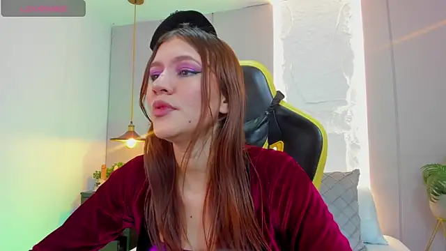 Snapshot of ariel_blossomm chatting on 10-31-25, 12:39 ariel blossomm online show from 10-31-25, 12:39