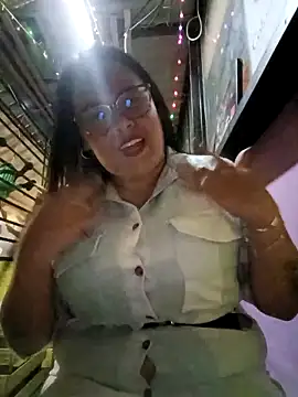 Snapshot of Italia_12 chatting on 10-17-25, 12:14 Italia 12 online show from 10-17-25, 12:14