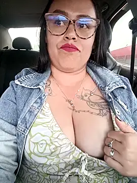 Snapshot of Italia_12 chatting on 10-21-25, 10:10 Italia 12 online show from 10-21-25, 10:10