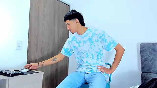 Snapshot of Anthony_carter chatting on 11-06-25, 12:28 Anthony carter online show from 11-06-25, 12:28