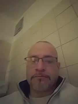 Snapshot of Curious9884 chatting on 03-18-26, 12:03 Curious9884 online show from 03-18-26, 12:03