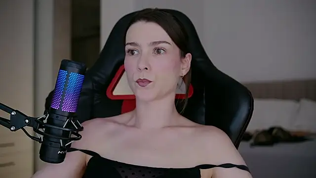 Snapshot of WowHelloAlice chatting on 03-01-26, 11:18 WowHelloAlice online show from 03-01-26, 11:18