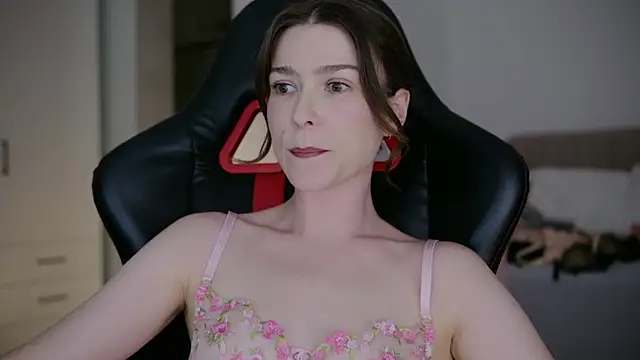 Snapshot of WowHelloAlice chatting on 03-10-26, 11:10 WowHelloAlice online show from 03-10-26, 11:10