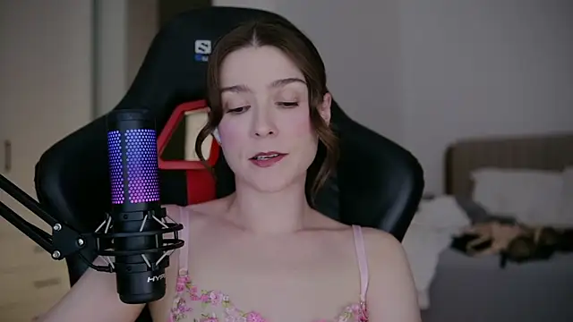 Snapshot of WowHelloAlice chatting on 03-12-26, 10:38 WowHelloAlice online show from 03-12-26, 10:38