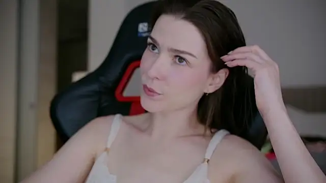 Snapshot of WowHelloAlice chatting on 03-30-26, 11:28 WowHelloAlice online show from 03-30-26, 11:28