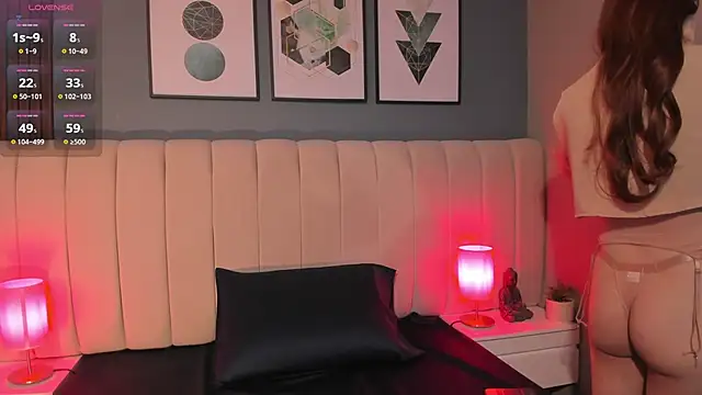 Snapshot of DaimondPink chatting on 10-15-25, 04:01 DaimondPink online show from 10-15-25, 04:01