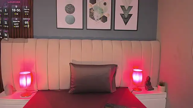 Snapshot of DaimondPink chatting on 10-17-25, 03:31 DaimondPink online show from 10-17-25, 03:31