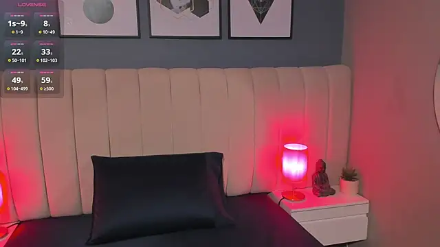 Snapshot of DaimondPink chatting on 10-18-25, 03:42 DaimondPink online show from 10-18-25, 03:42