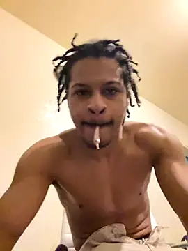 Snapshot of VibeTheArtist chatting on 10-31-25, 01:28 VibeTheArtist online show from 10-31-25, 01:28