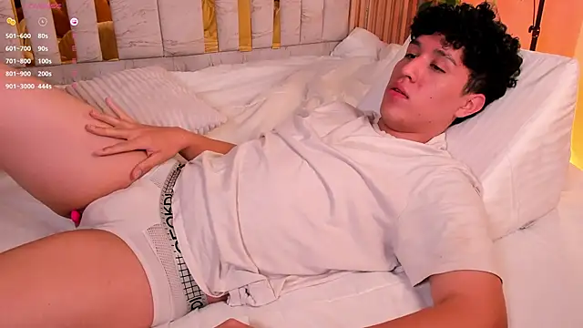 Snapshot of kai_zareck chatting on 10-19-25, 11:22 kai zareck online show from 10-19-25, 11:22