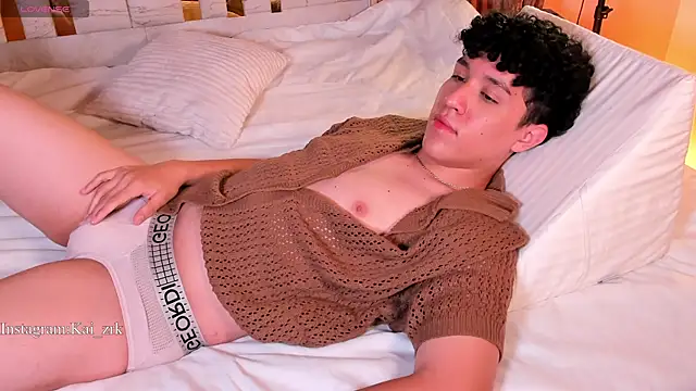 Snapshot of kai_zareck chatting on 10-24-25, 11:17 kai zareck online show from 10-24-25, 11:17