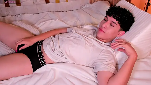 Snapshot of kai_zareck chatting on 11-08-25, 12:05 kai zareck online show from 11-08-25, 12:05