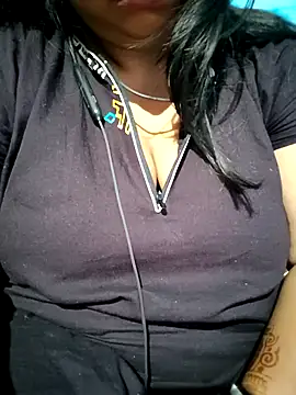 Snapshot of Angel_queen1 chatting on 10-29-25, 01:41 Angel queen1 online show from 10-29-25, 01:41