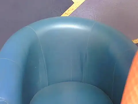 shiny-krisha online show from 10-23-25, 04:23