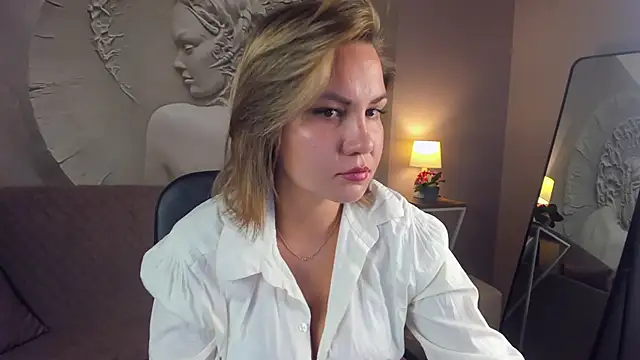 AriaEven online show from 10-10-25, 10:14