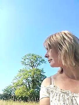 Snapshot of Masha412111 chatting on 06-25-26, 06:29 Masha412111 online show from 06-25-26, 06:29