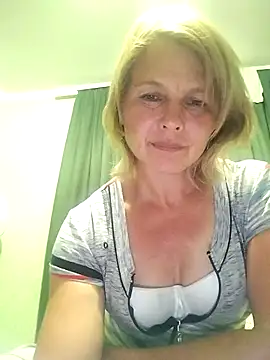 Snapshot of Masha412111 chatting on 07-07-26, 08:46 Masha412111 online show from 07-07-26, 08:46