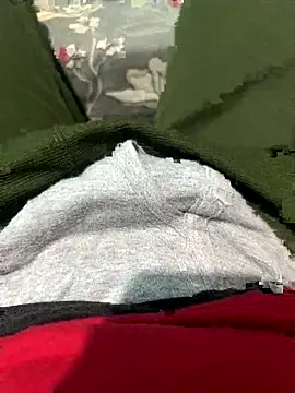 Snapshot of CoupleSatified chatting on 11-02-25, 04:09 CoupleSatified online show from 11-02-25, 04:09