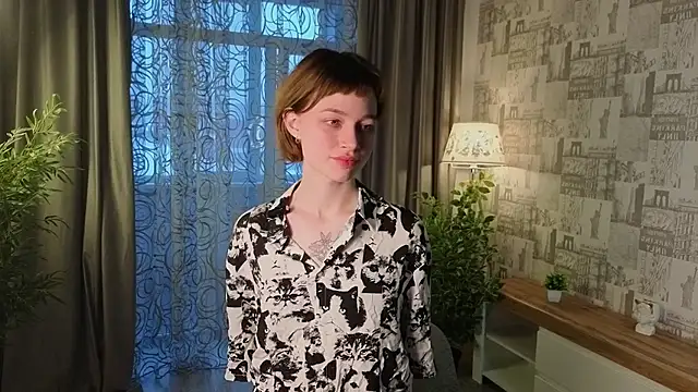 Snapshot of PaulaDauge chatting on 10-07-25, 01:03 PaulaDauge online show from 10-07-25, 01:03