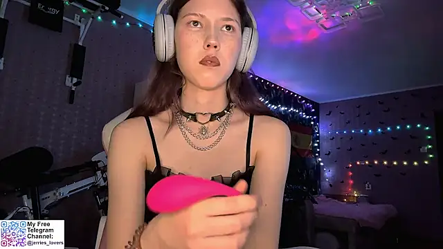 Snapshot of Jerrieberry chatting on 10-25-25, 01:18 Jerrieberry online show from 10-25-25, 01:18