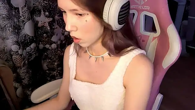 Snapshot of Jerrieberry chatting on 11-13-25, 03:00 Jerrieberry online show from 11-13-25, 03:00