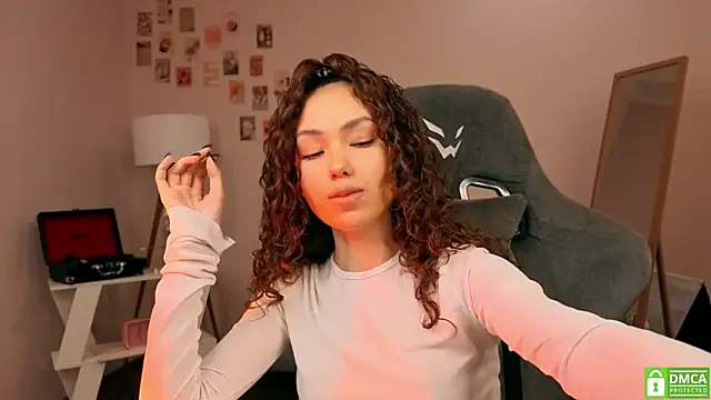 Snapshot of branchwithflowerss chatting on 10-31-25, 01:56 branchwithflowerss online show from 10-31-25, 01:56