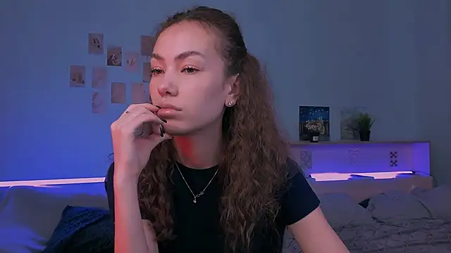 Snapshot of branchwithflowerss chatting on 11-15-25, 06:44 branchwithflowerss online show from 11-15-25, 06:44