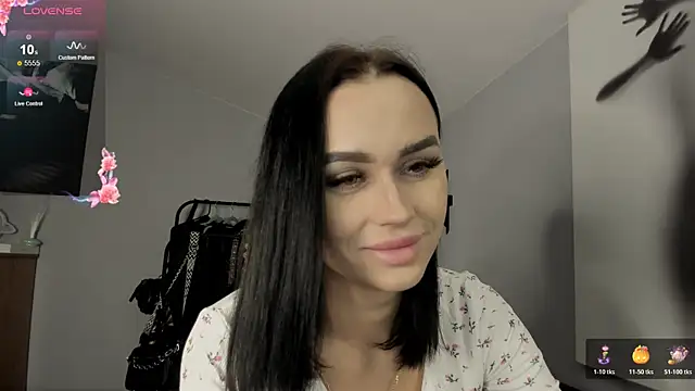 Snapshot of Lisa__Johnson chatting on 11-12-25, 12:11 Lisa Johnson online show from 11-12-25, 12:11