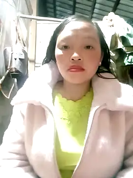 Minkine022 online show from 12-18-25, 05:52