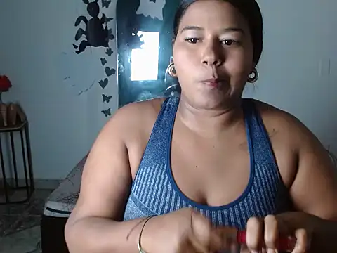 Snapshot of Ebony_luna chatting on 10-29-25, 07:37 Ebony luna online show from 10-29-25, 07:37