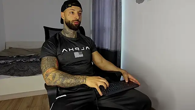 Snapshot of MasculineGuy99 chatting on 11-06-25, 06:58 MasculineGuy99 online show from 11-06-25, 06:58