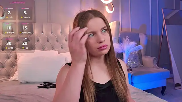 Snapshot of NicoleBellin chatting on 10-17-25, 03:14 NicoleBellin online show from 10-17-25, 03:14