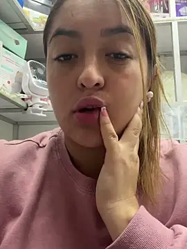 Snapshot of itsgianna chatting on 10-16-25, 05:03 itsgianna online show from 10-16-25, 05:03