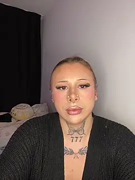 Snapshot of Kimberly-sweety chatting on 11-22-25, 09:03 Kimberly-sweety online show from 11-22-25, 09:03