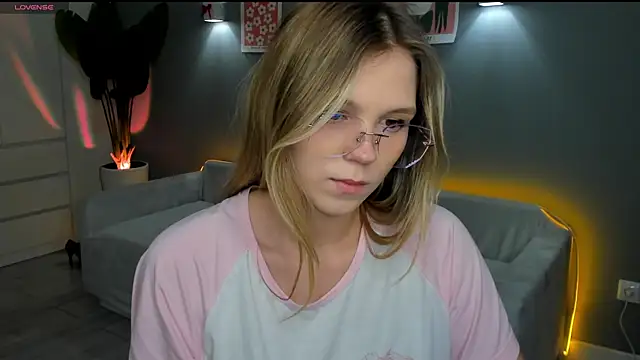 linakorvin online show from 10-20-25, 01:11