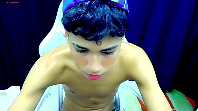 Snapshot of Im_david02 chatting on 11-10-25, 01:10 Im david02 online show from 11-10-25, 01:10