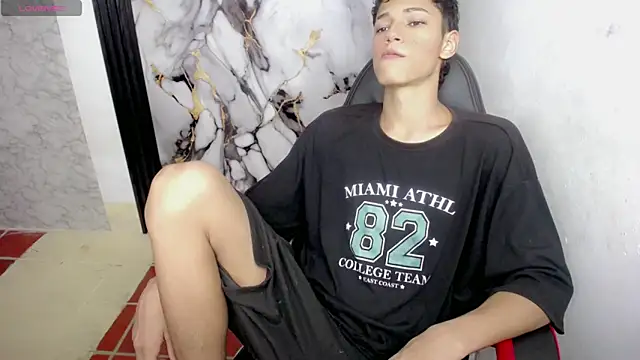 Im david02 online show from 12-18-25, 02:34