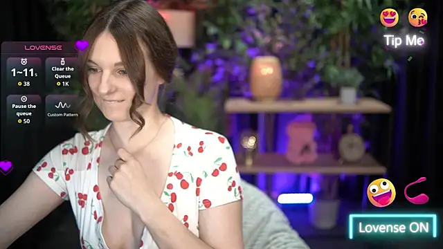 Snapshot of xoxo_molly chatting on 10-13-25, 09:37 xoxo molly online show from 10-13-25, 09:37