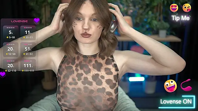 Snapshot of xoxo_molly chatting on 10-31-25, 08:10 xoxo molly online show from 10-31-25, 08:10