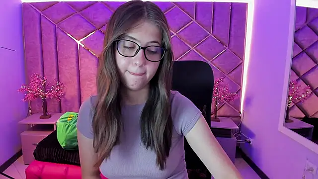 sarah sweett  online show from 06-24-26, 02:05
