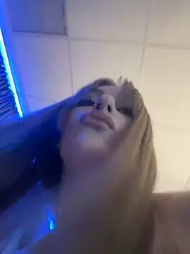 Snapshot of RollDolls chatting on 10-19-25, 05:08 RollDolls online show from 10-19-25, 05:08