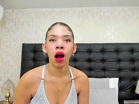 Snapshot of EmaGarcess chatting on 10-08-25, 07:33 EmaGarcess online show from 10-08-25, 07:33